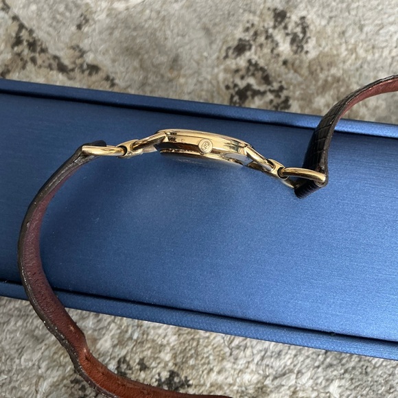 Women’s GUCCI lovely wrist watch❤️?? main image 4